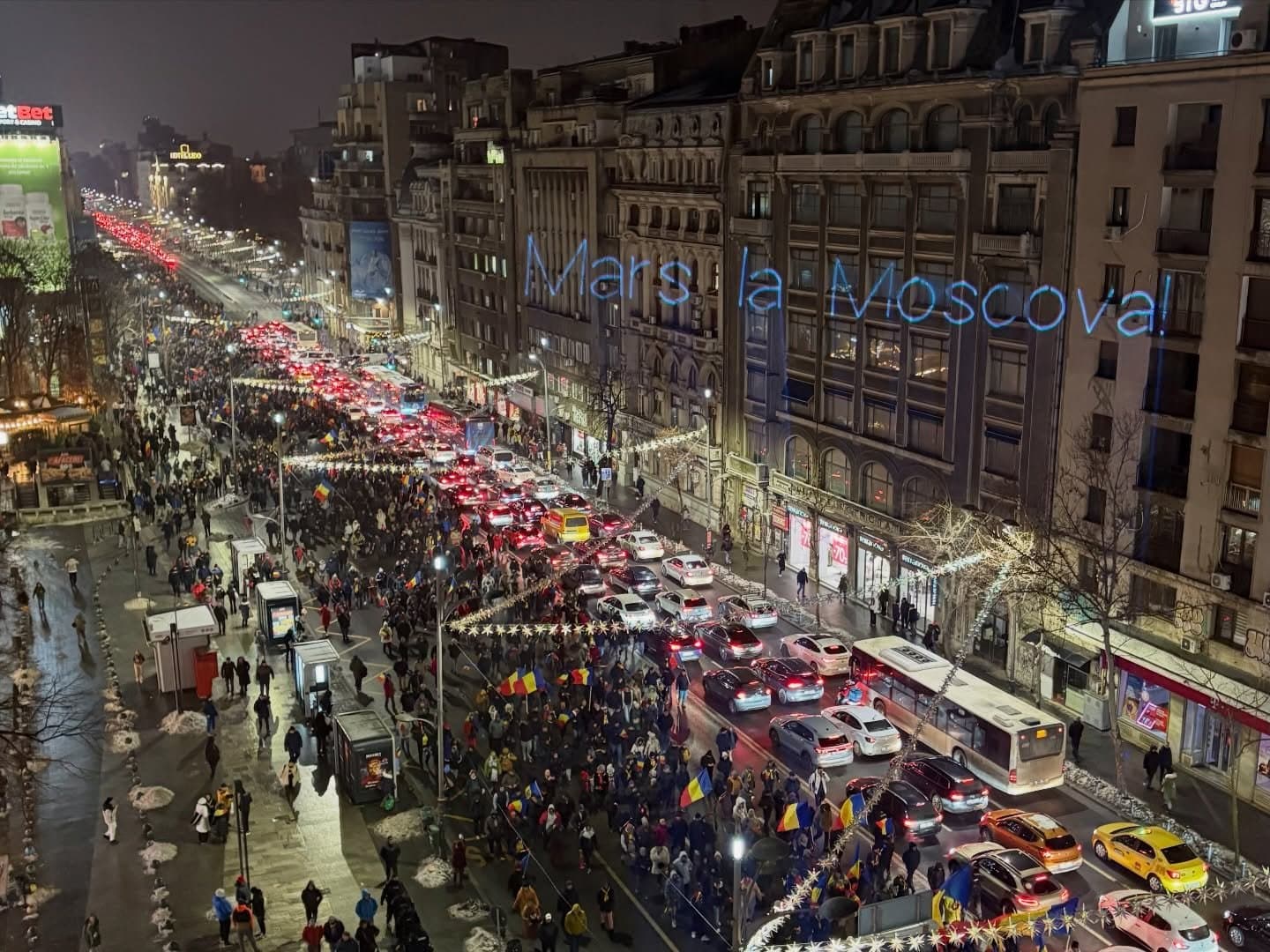 Amendă pentru mesajul "Marș la Moscova" proiectat la protestul din Piața Universității